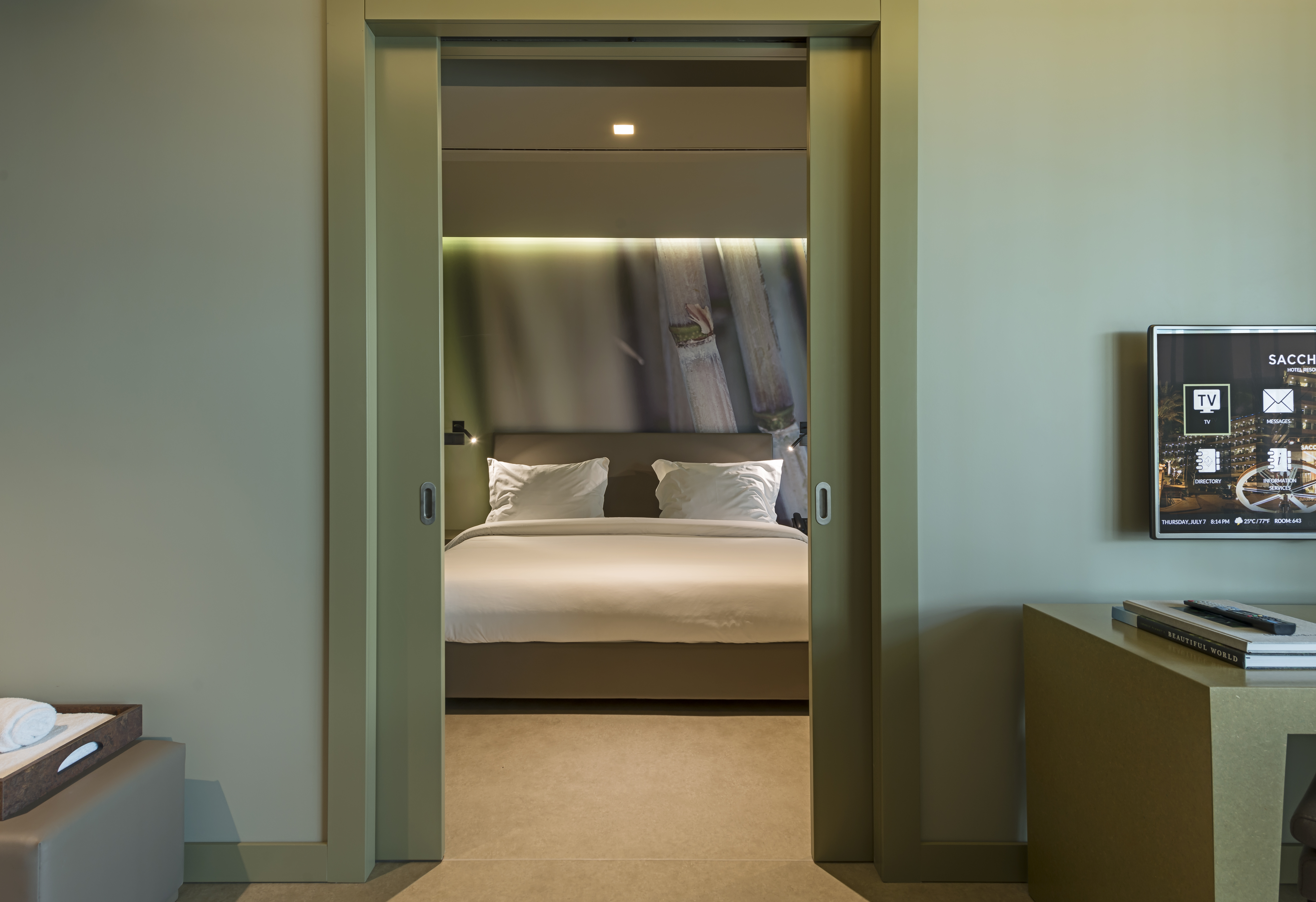 Courtyard, Suite