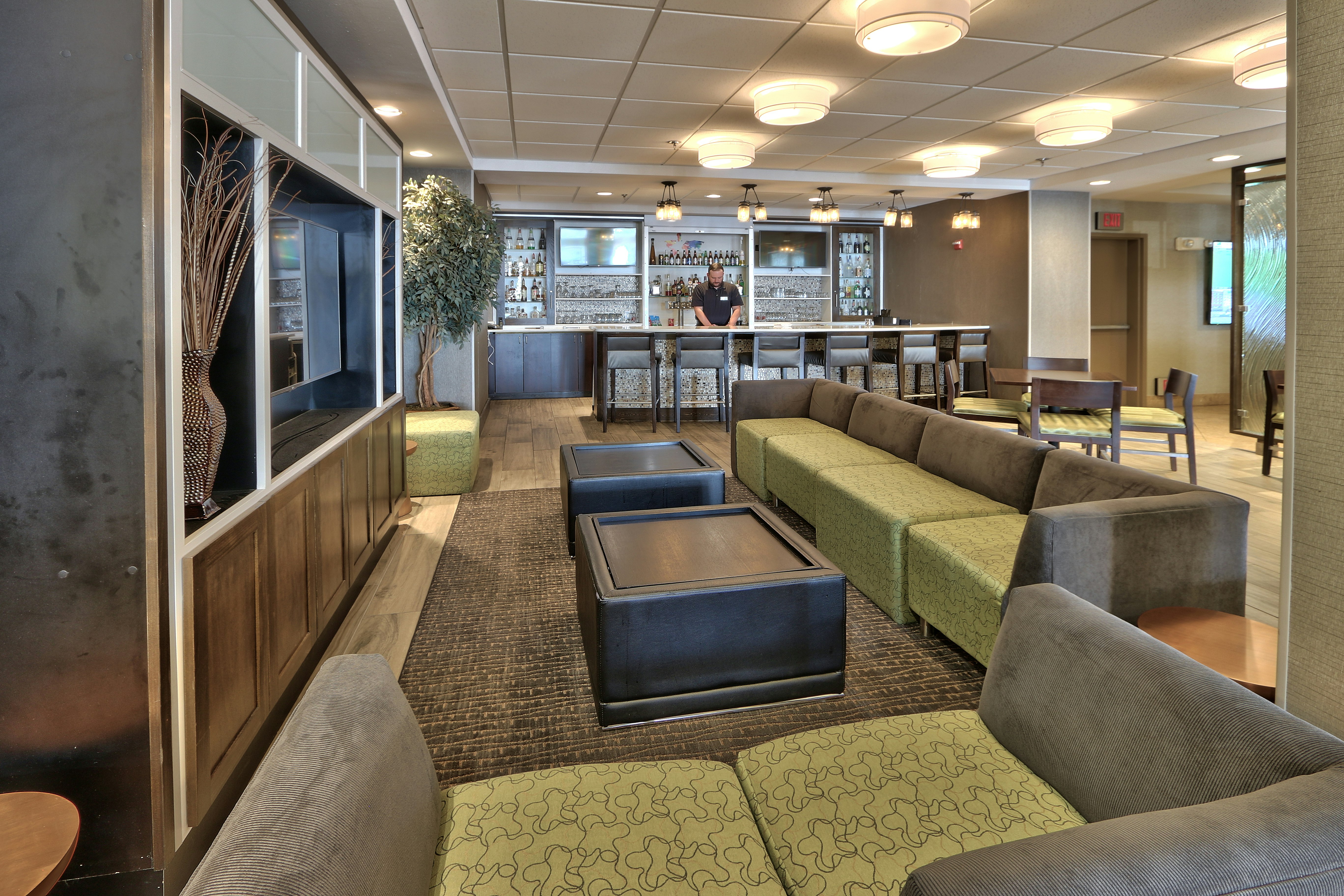 Holiday Inn & Suites Albuquerque-North I-25 34/48