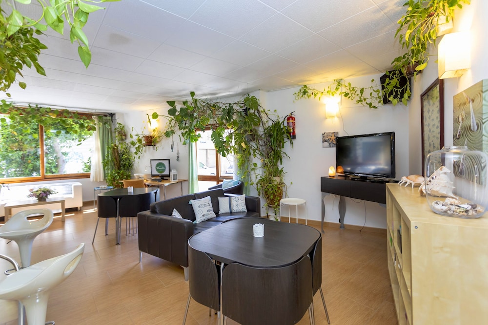 Manolita Hostal 51/71
