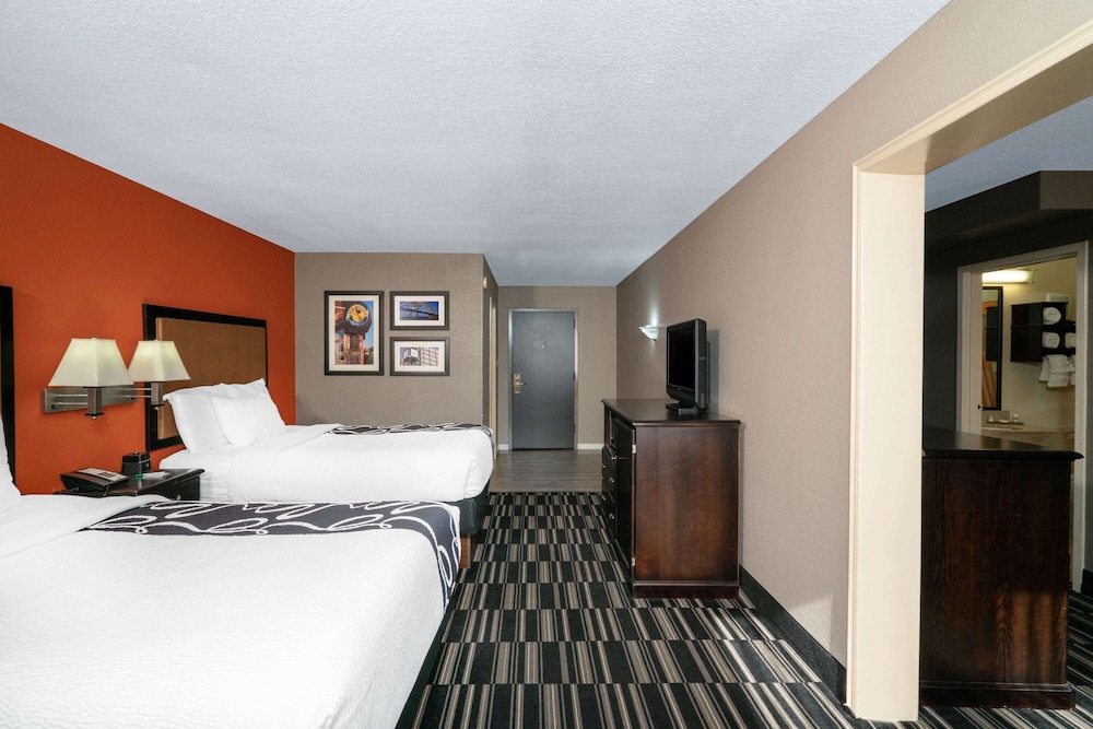 La Quinta Inn & Suites by Wyndham Memphis Airport Graceland 20/71