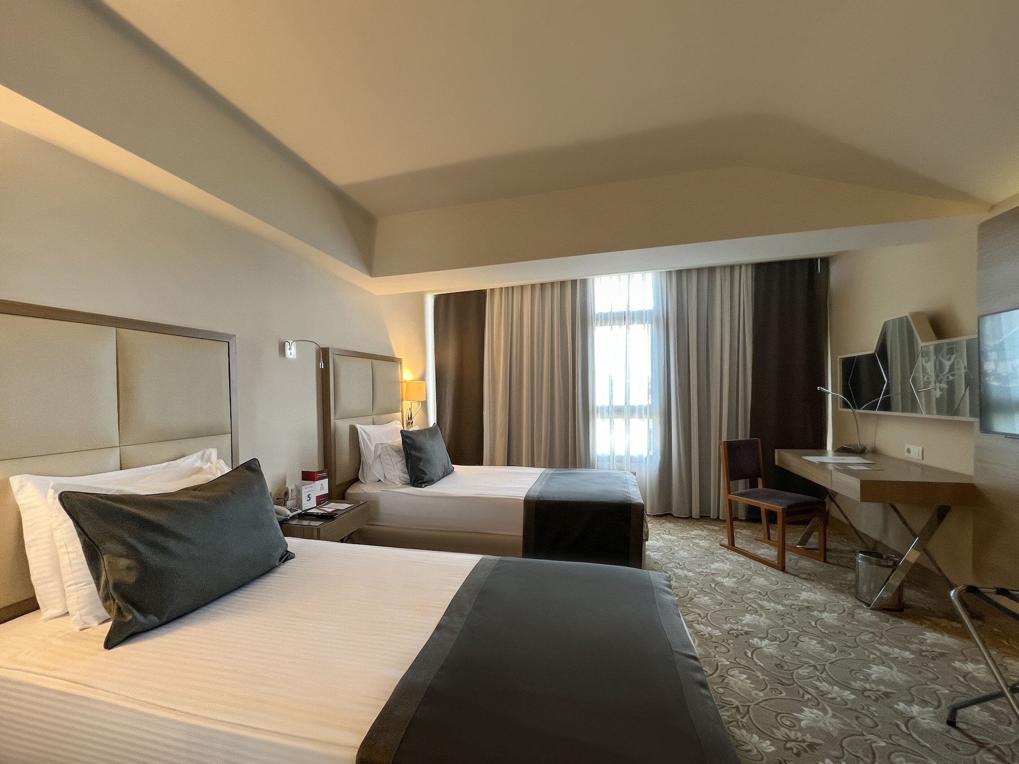 SUITE, KING BED