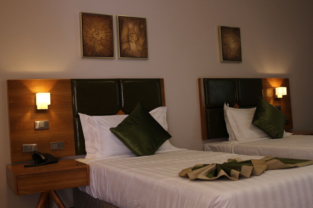 Sabon Hotel 16/39