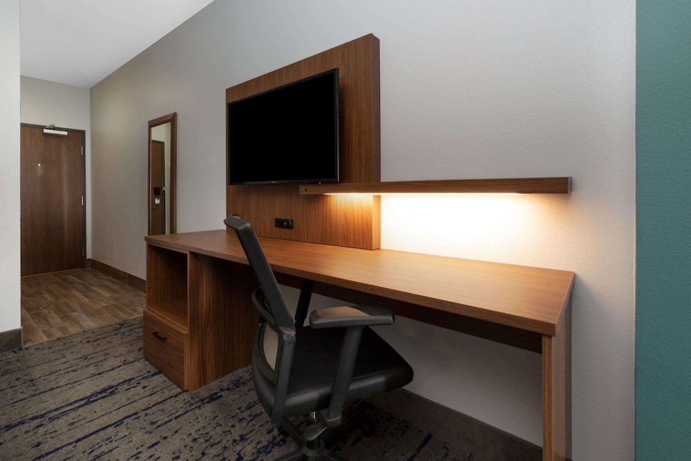 La Quinta Inn & Suites by Wyndham Frisco 27/39