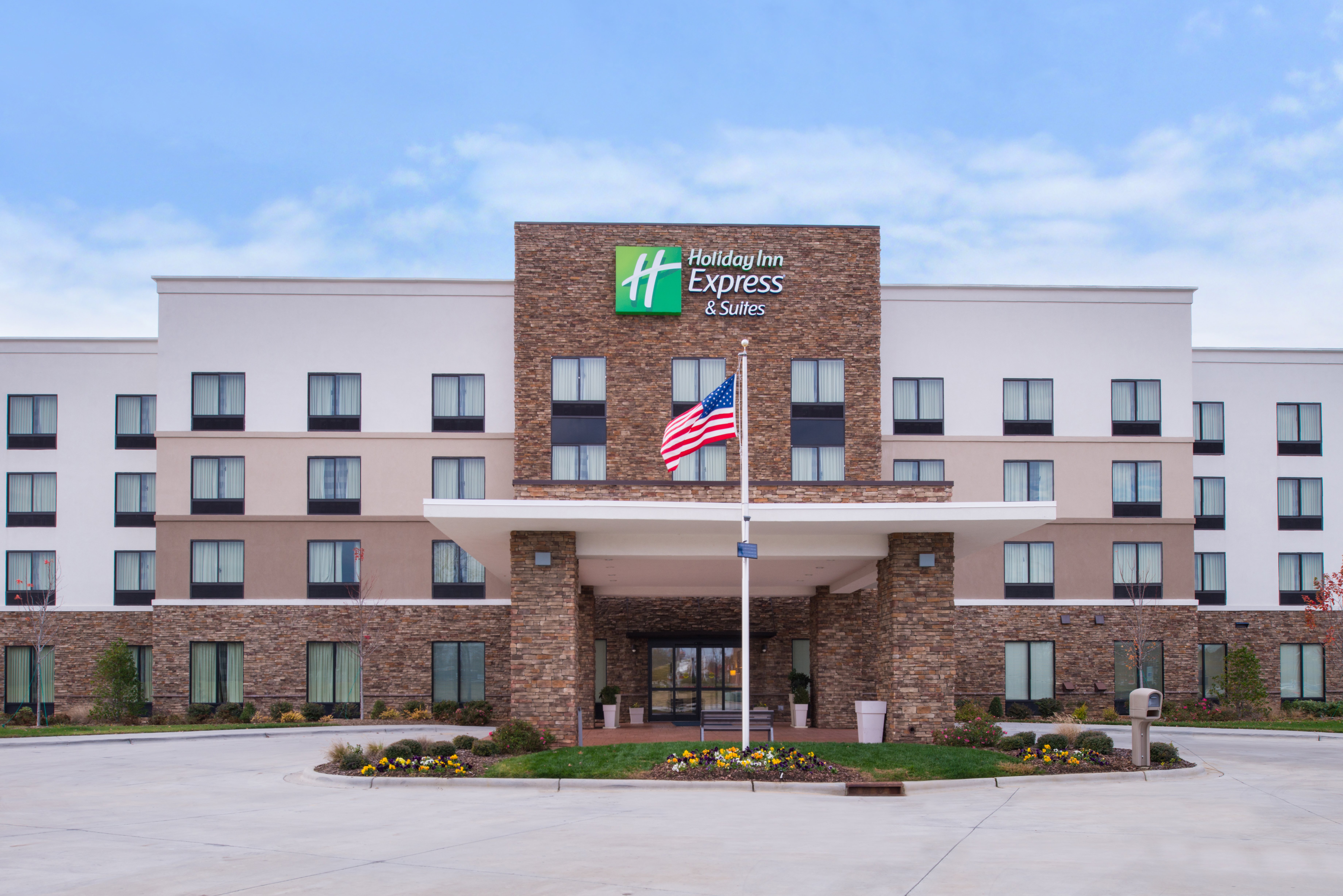 Holiday Inn Express Suites Monroe 4/58