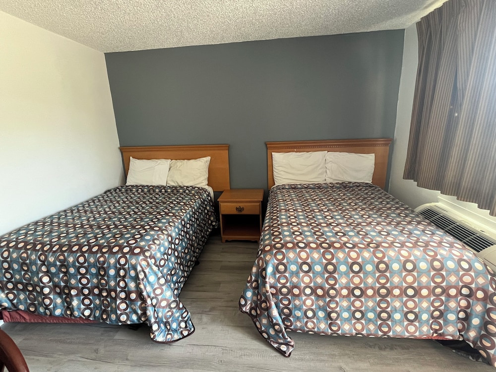 Basic, 2 Double Beds