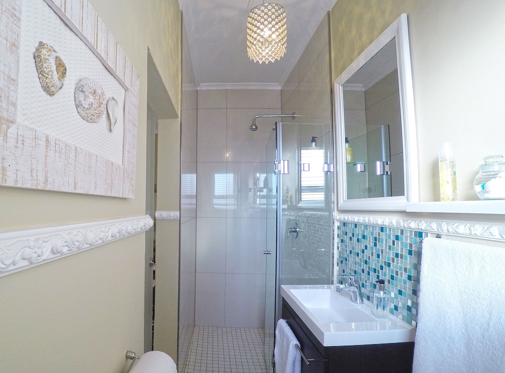 Dolphin Inn Guest House 38/74