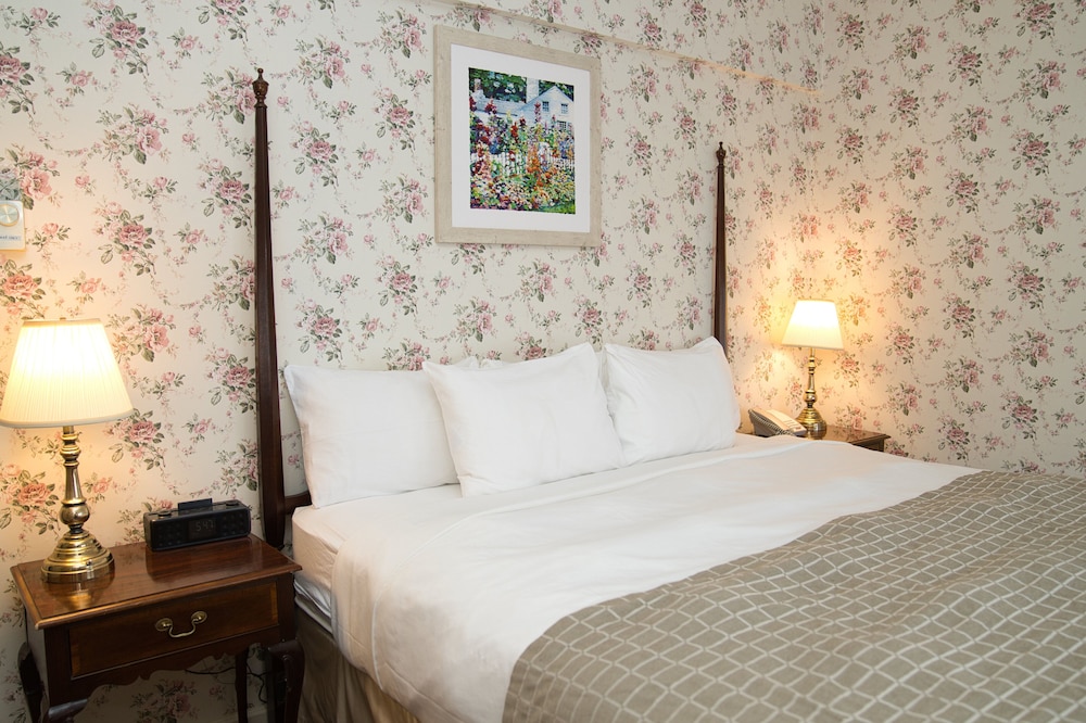 Lake View Hotel 12/46