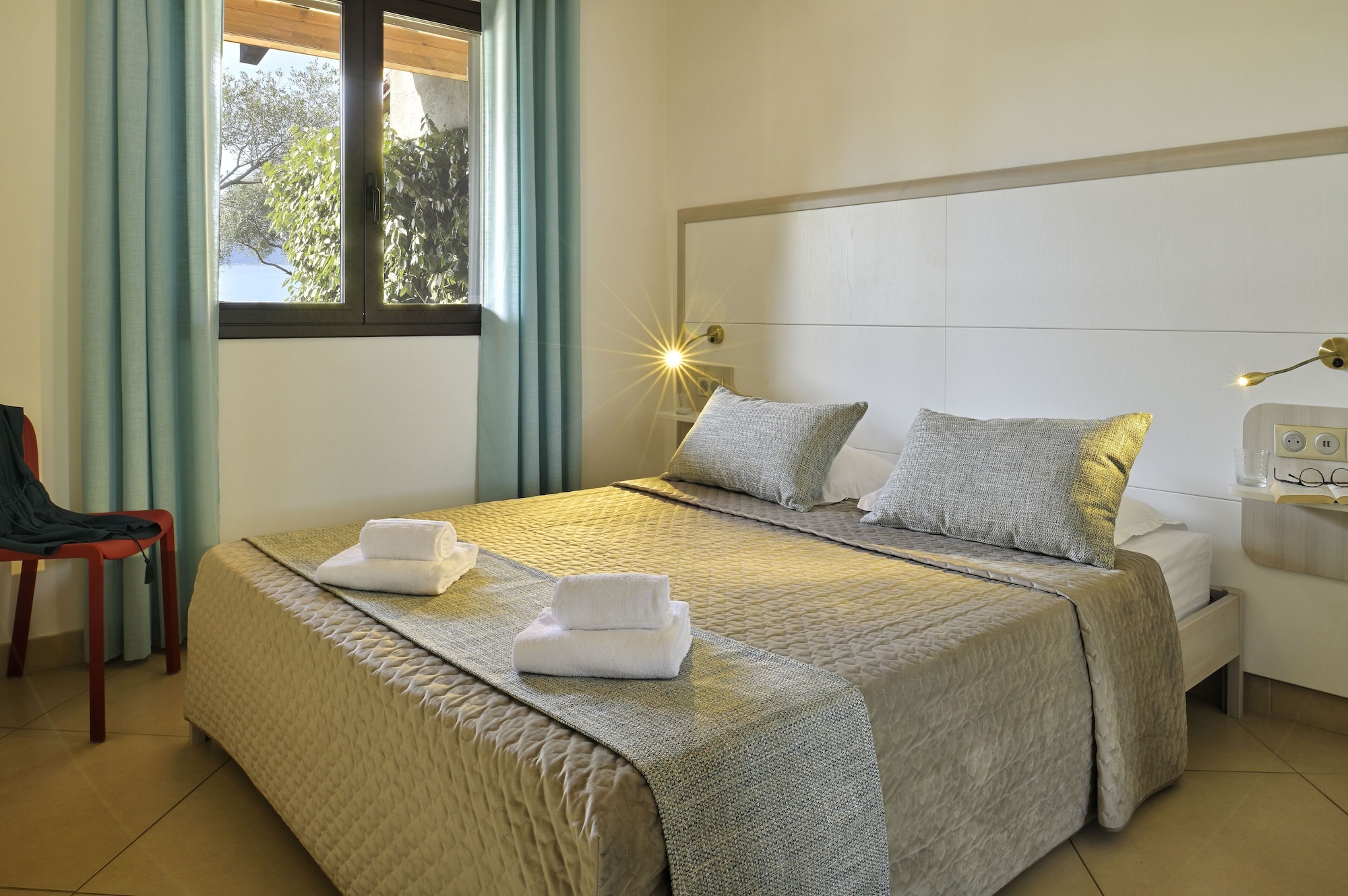 2 Bedrooms, Luxury, Villa, Queen and Twin Beds, Sea View, Pool Access