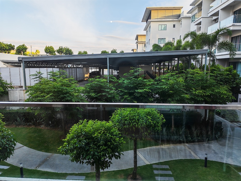 Borneo Coastal Residence @ Imago Mall 44/49