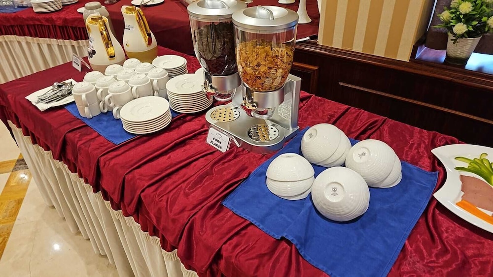 Royal Qatar Hotel 35/45