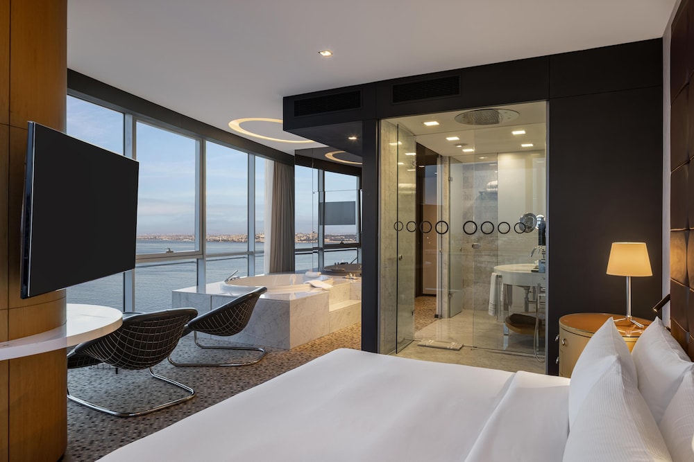 جناح رئاسي بسريرين كينج بإطلالة على البحر بمطبخ صغير، Doubletree By Hilton Hotel Istanbul - Moda 2/6