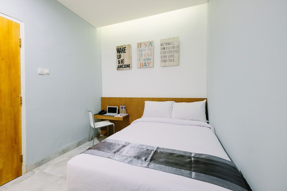 Lopi Hotel 11/36