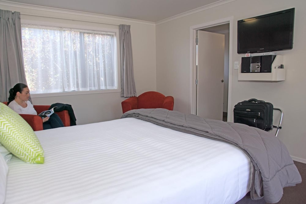 Arena Court Motor Lodge 8/32