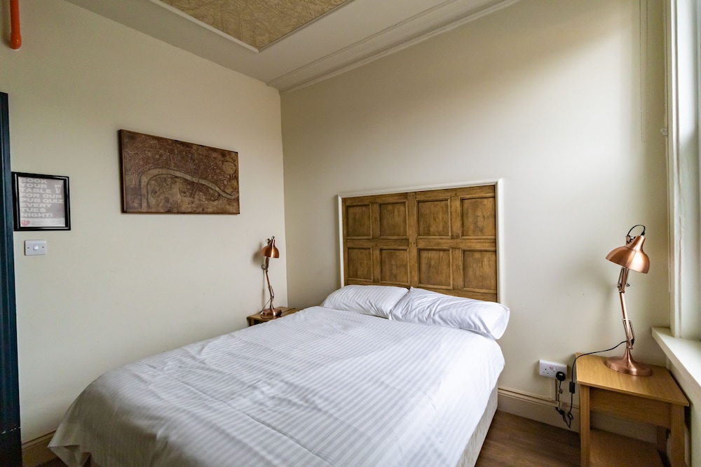 BUDGET, DOUBLE BED