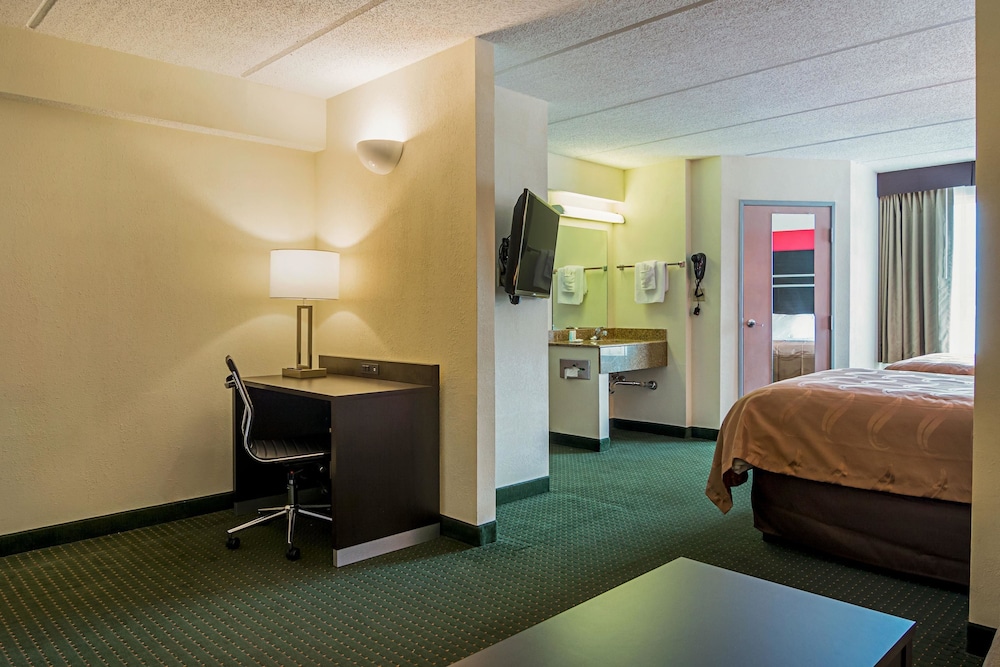 Quality Suites Atlanta Airport East GA 18/43