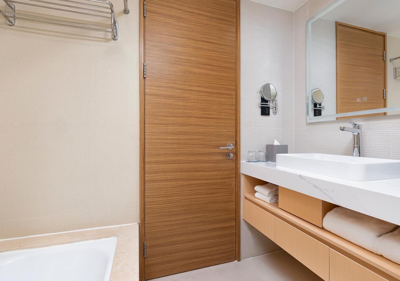 Comfortable Room King Bed، Four Points By Sheraton Shanghai Daning 6/8