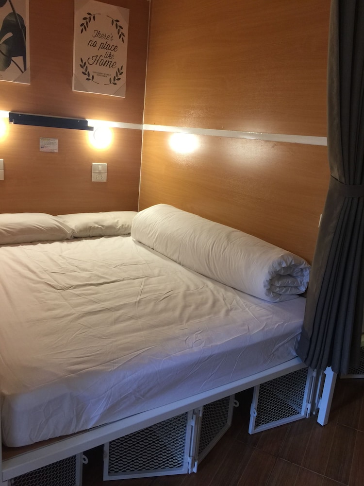 VX The Fifty Hostel 24/55
