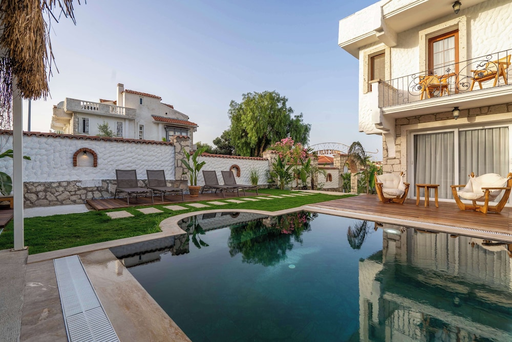 Bugra Alacati - Adults Only 37/42