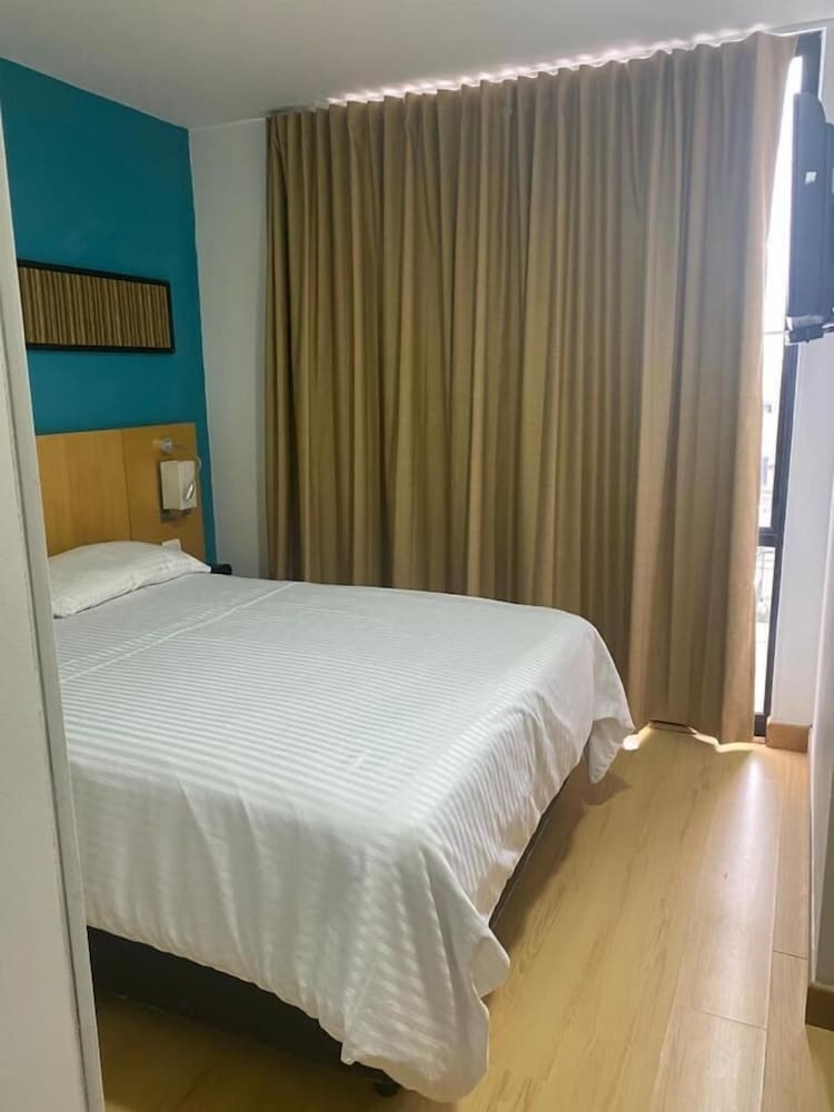 HOTEL DORADO FERIAL 5/23
