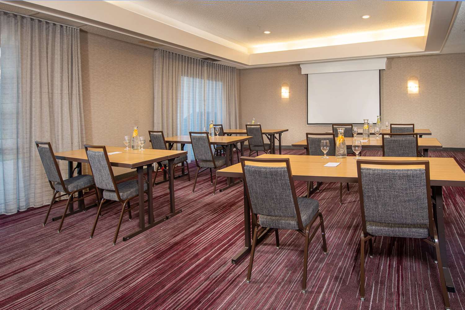 Comfort Inn & Suites Bethlehem Lehigh Valley Airport 12/15