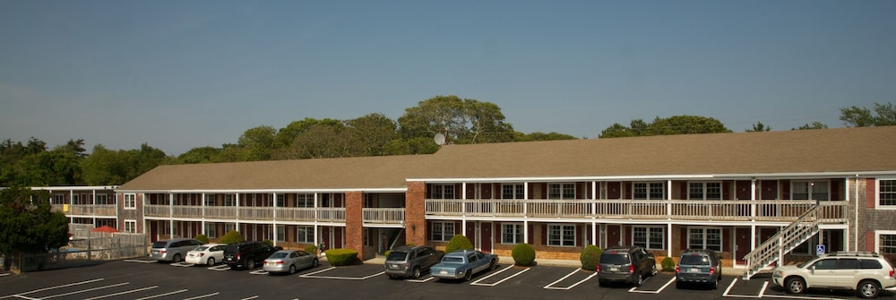 Holiday Hill Inn & Suites 55/61