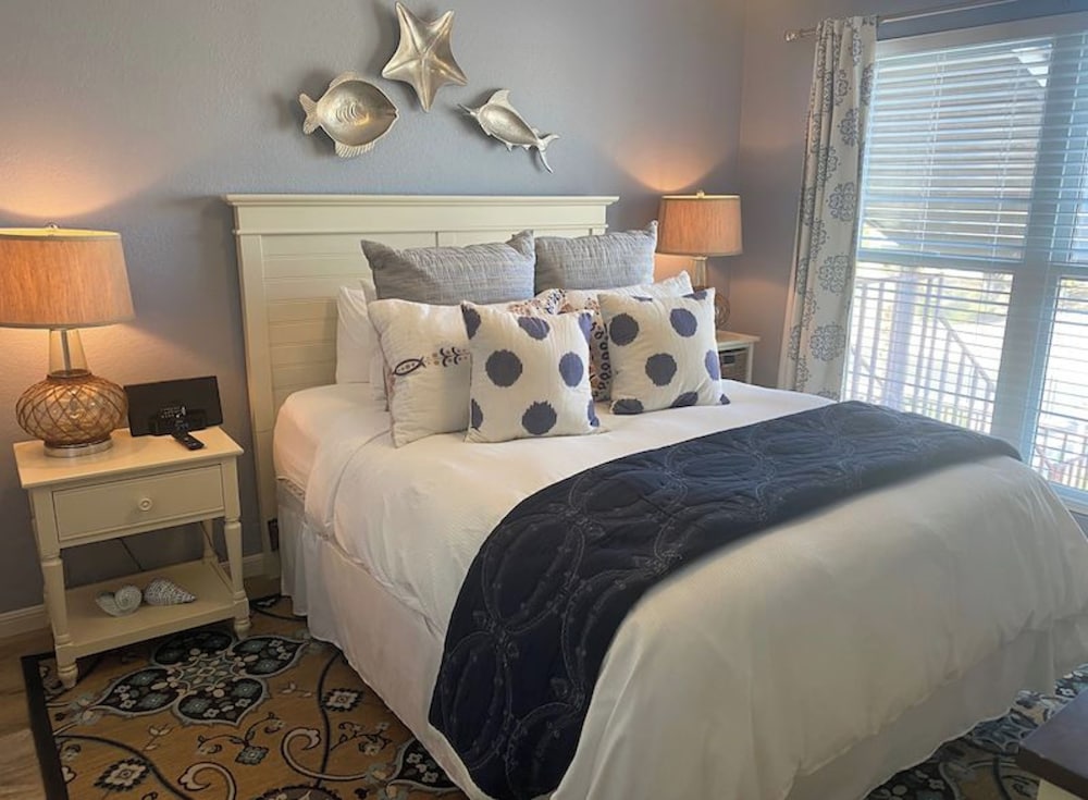 2 Bedrooms, Town House, Twin Beds, King and Queen Bed, Sofa, Terrace