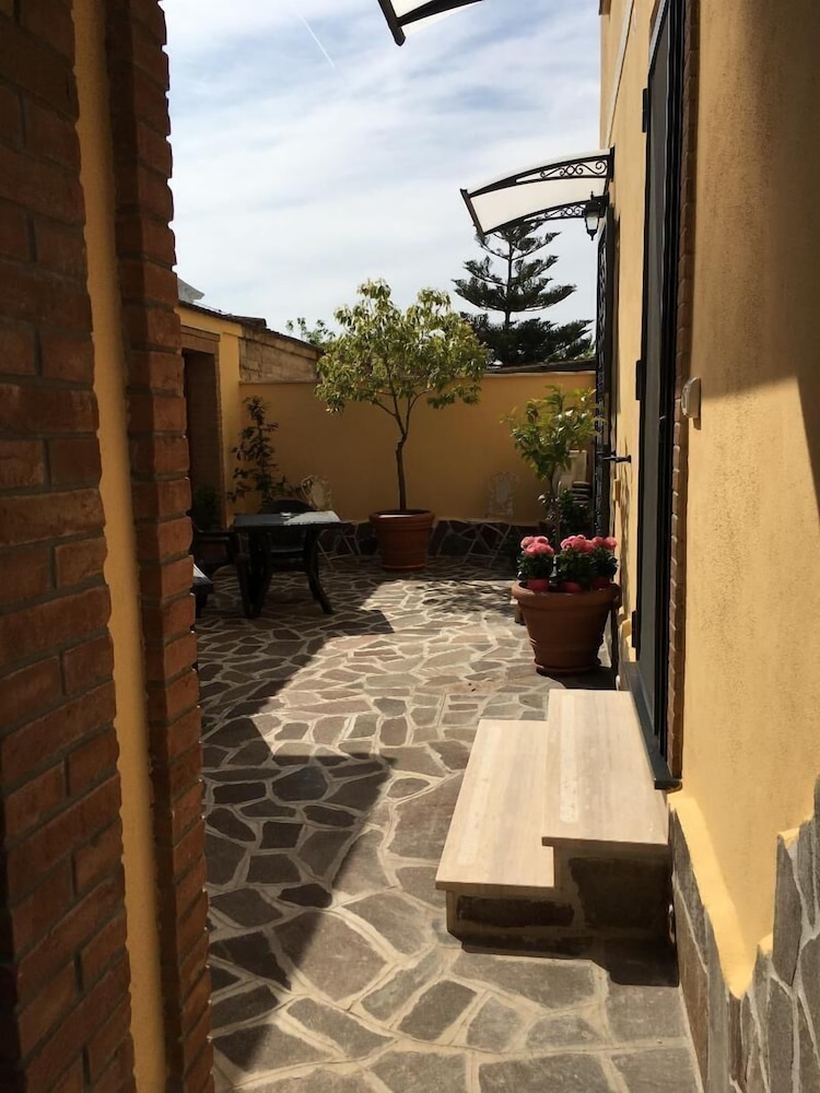 A Casa Di Titty 2/53