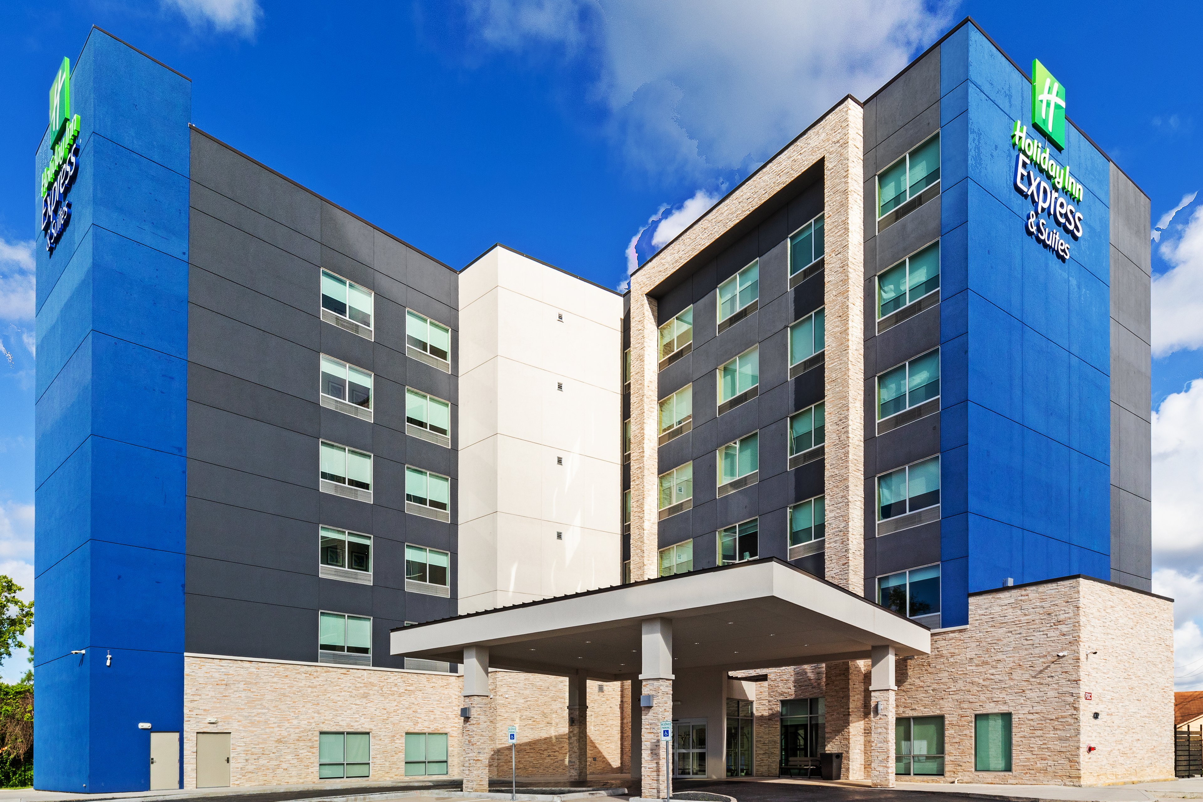 Holiday Inn Express & Suites Houston - N Downtown 5/48