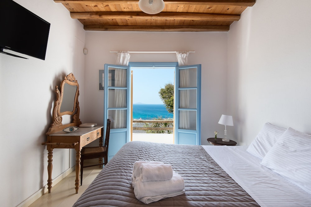 DELUXE, DOUBLE BED, SEA VIEW