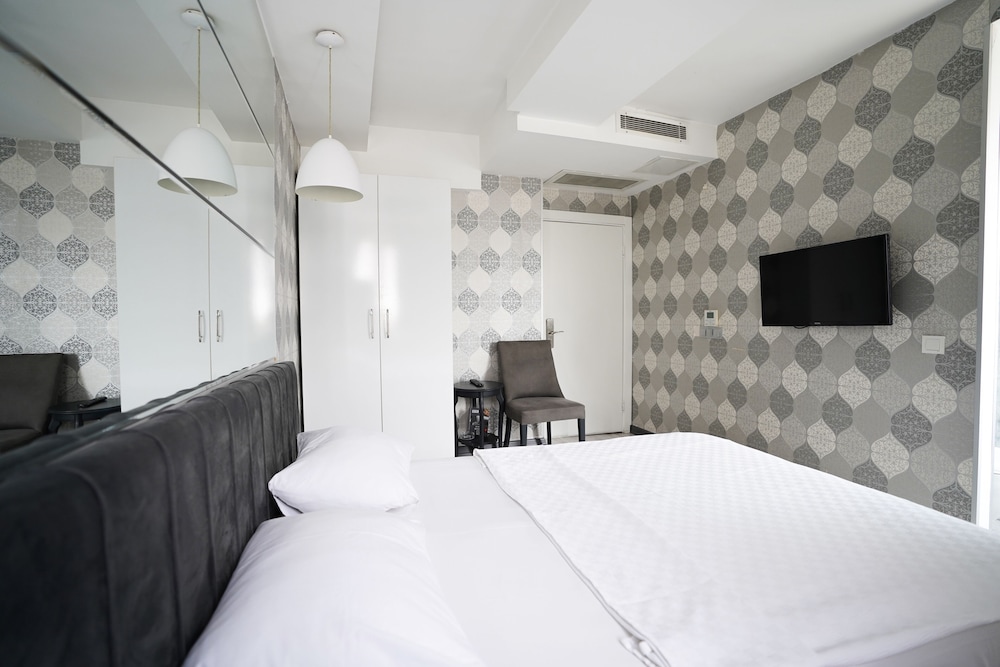 Time Hotel Mecidiyekoy 11/24