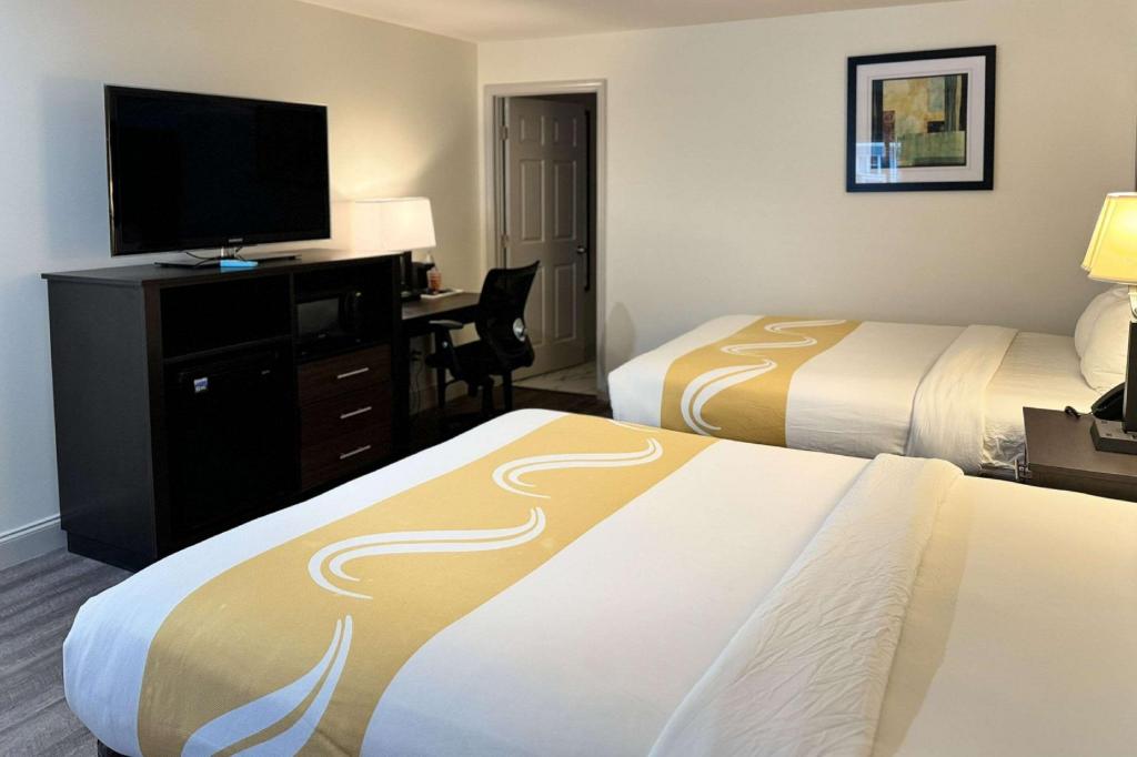 UPGRADE, 2 QUEEN BEDS