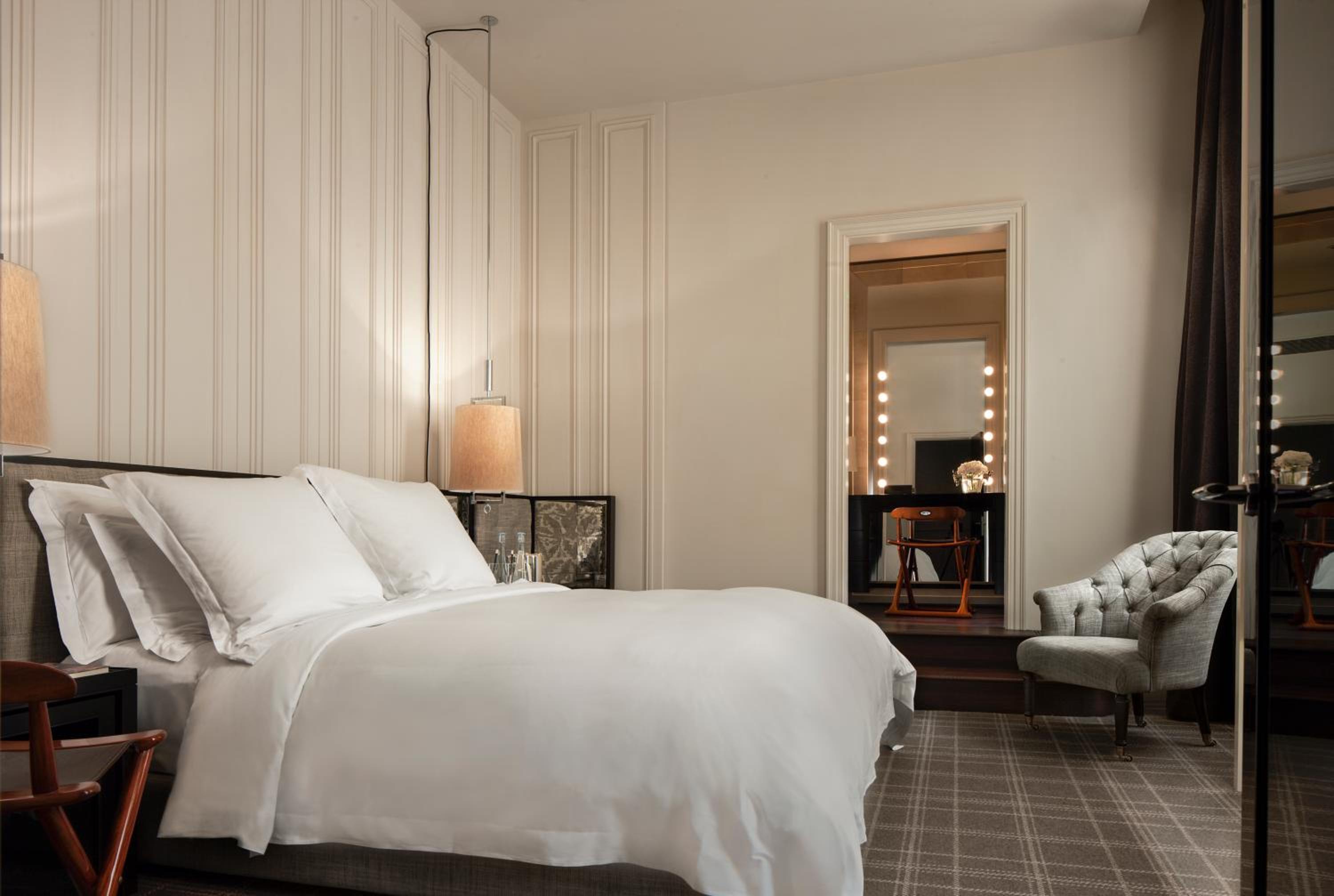 House, King Bed