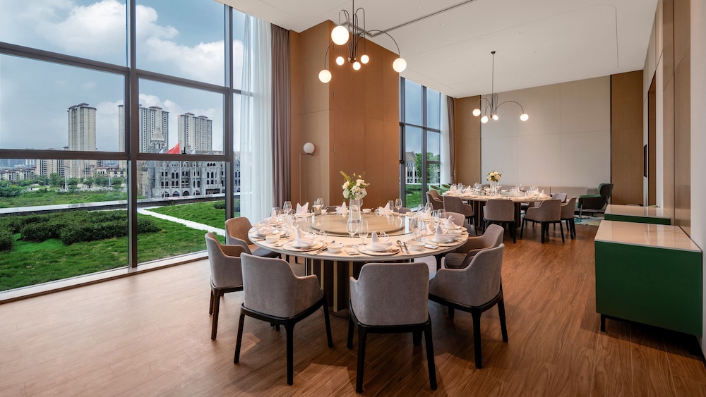 Holiday Inn Luzhou Longjian 30/43