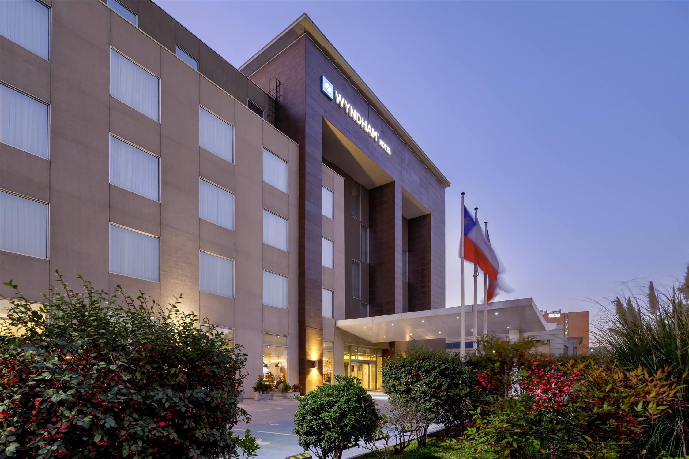 Wyndham Santiago Aeropuerto 9/79
