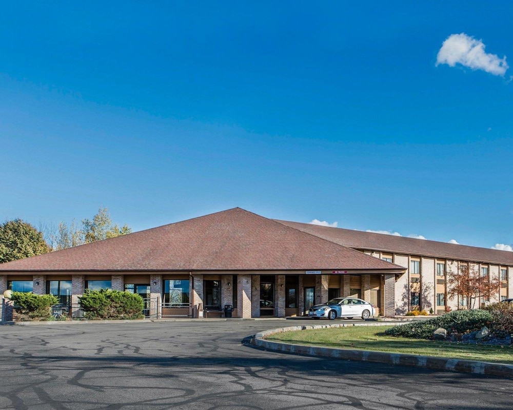 AmericInn by Wyndham Mosinee Central Wisconsin Airport 1/33