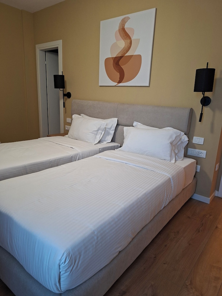 Mulaj Hotel Tirana 18/63