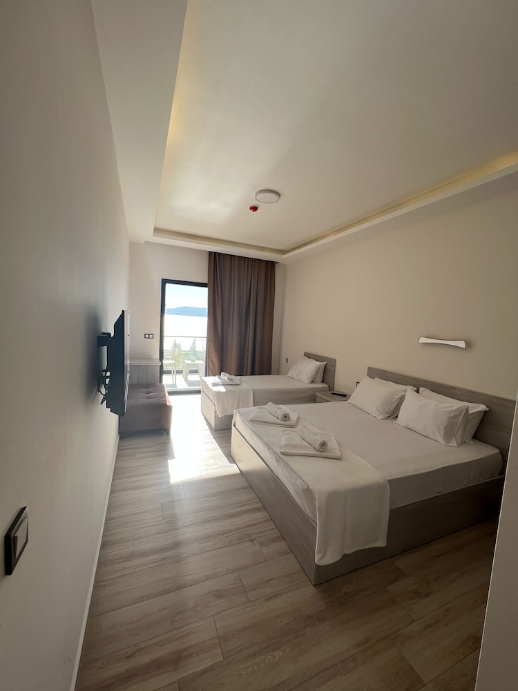 Life Point Boutique Hotel 6/20