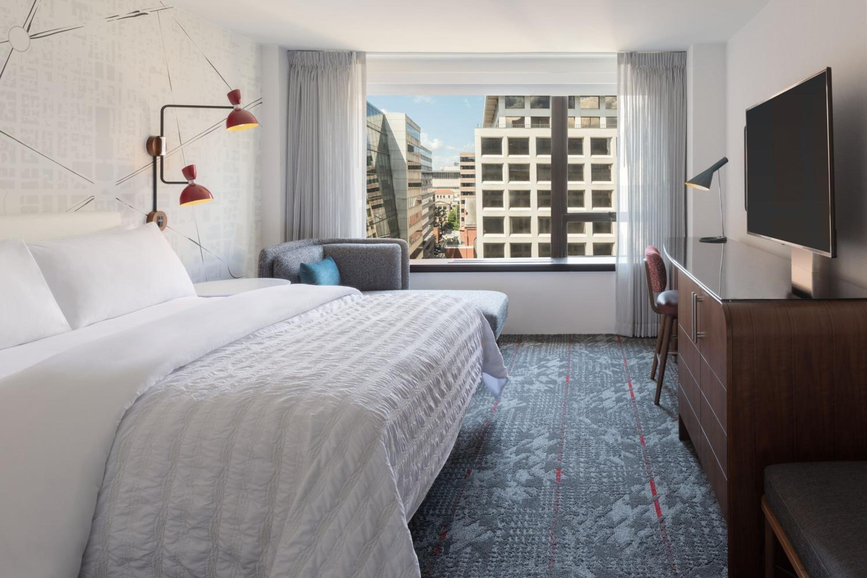 غرفة تنفيذية بسرير كينج، Le Meridien Washington, D.C., The Madison 9/10