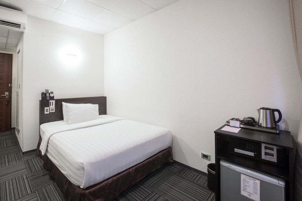 Sakura Hotel 3 4/56