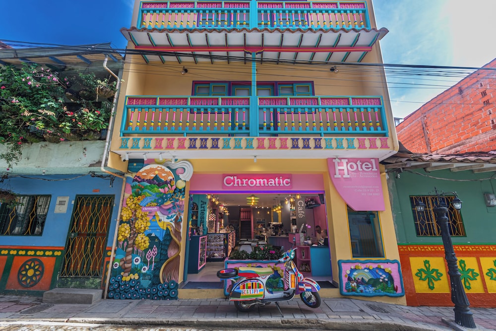 Hotel Chromatic 2/50