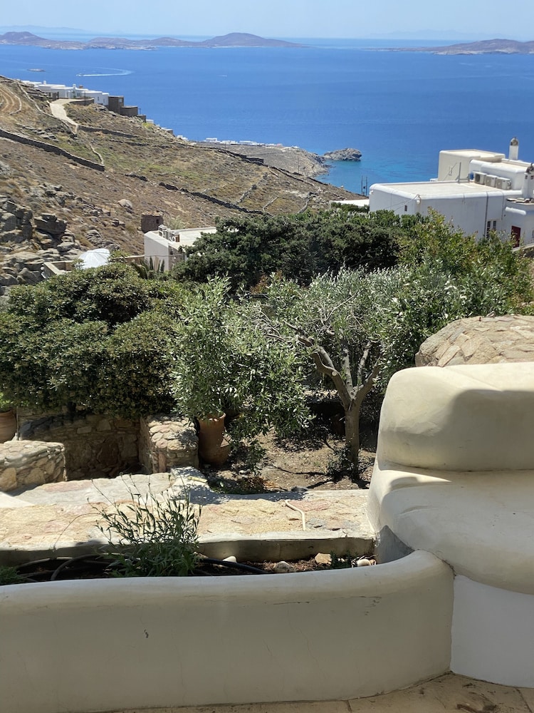 Flaskos Suites 48/50