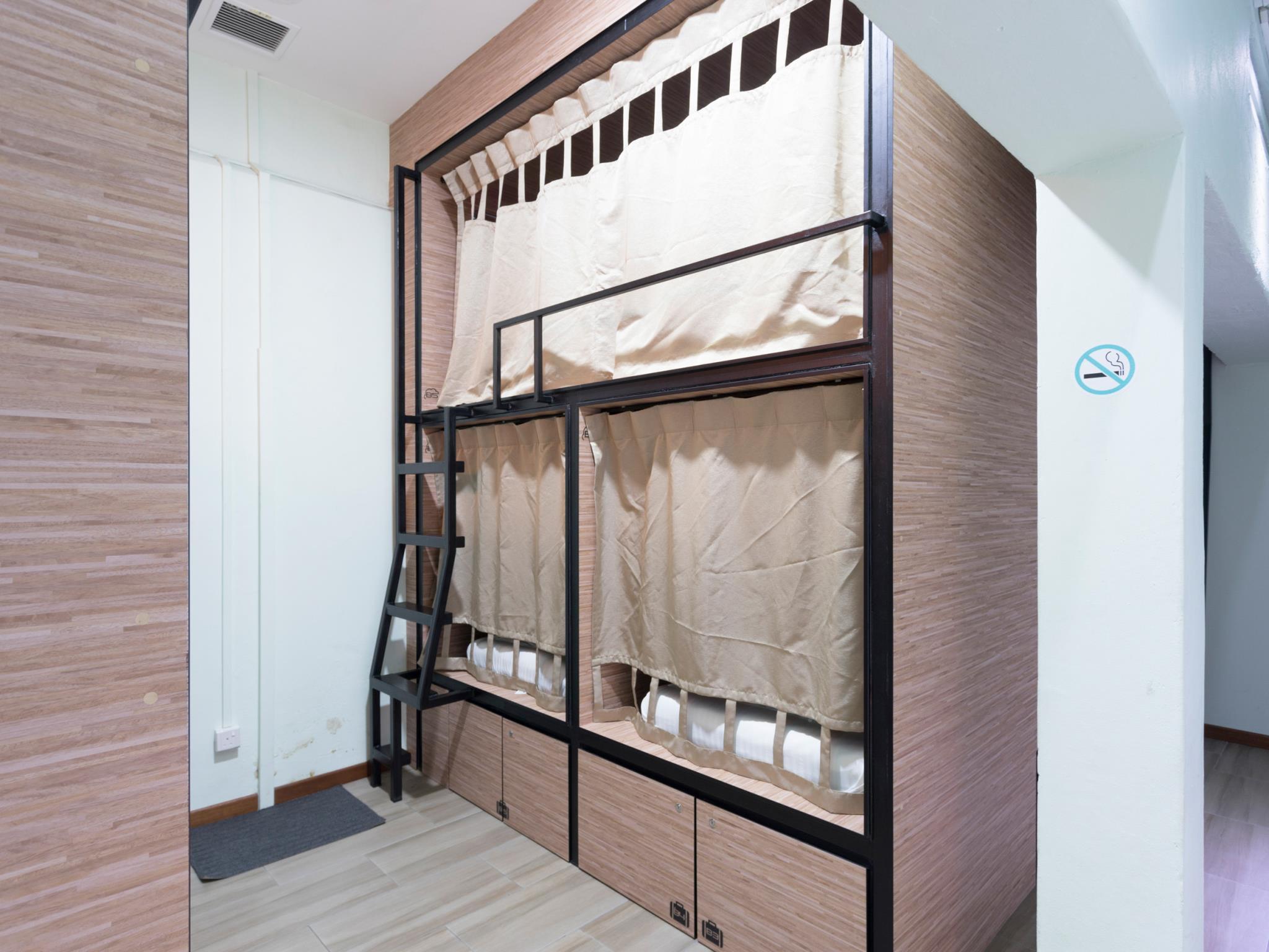 Mixed Dorm, Pod, Double Bed