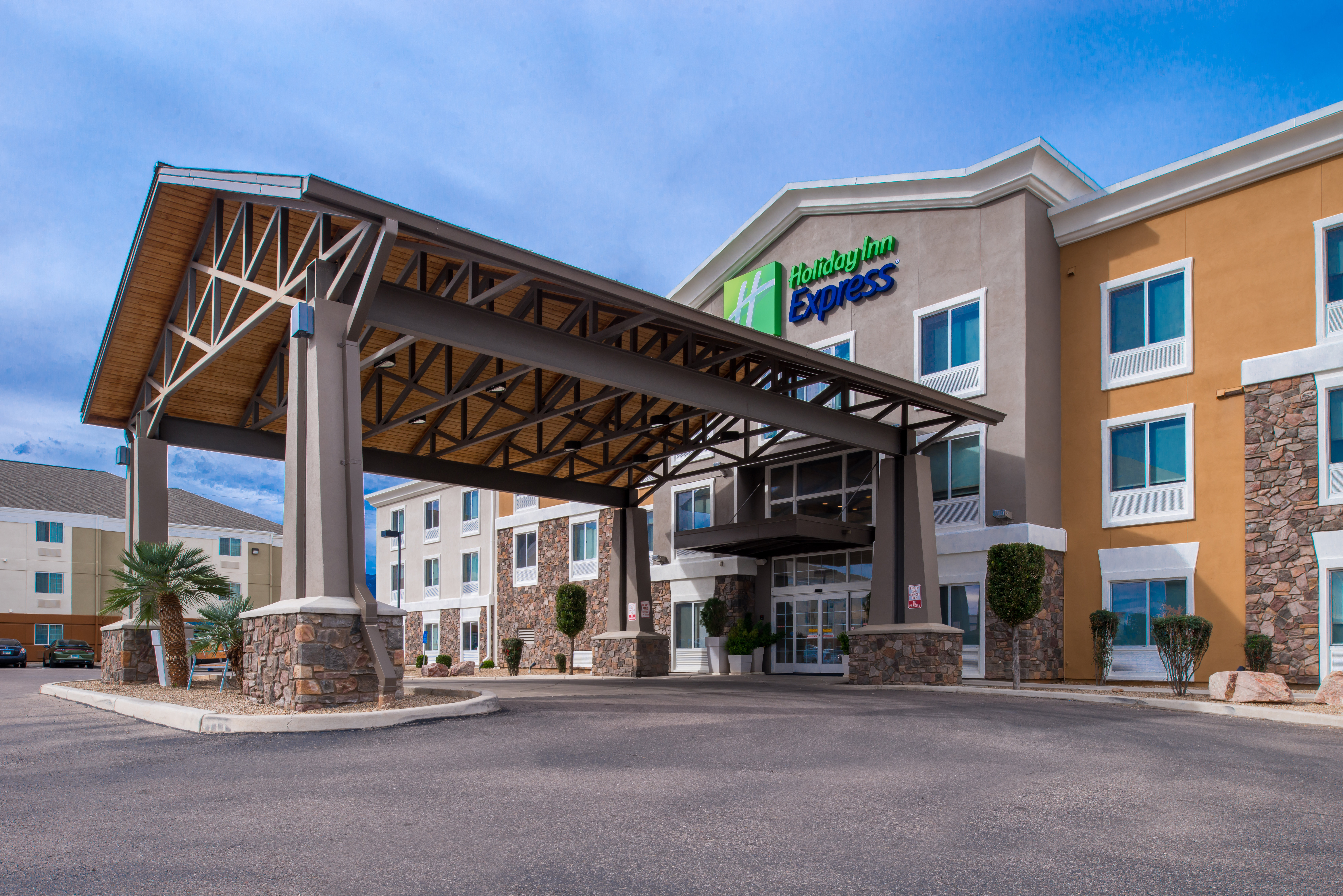 Holiday Inn Express Sierra Vista 70/76