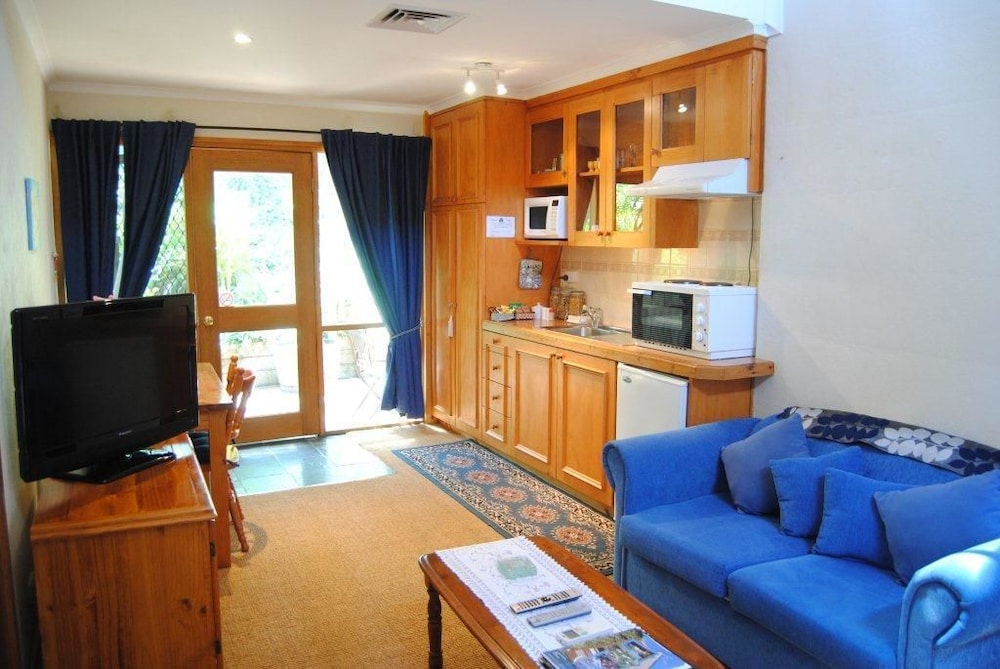 Clarendon Chalets 23/50