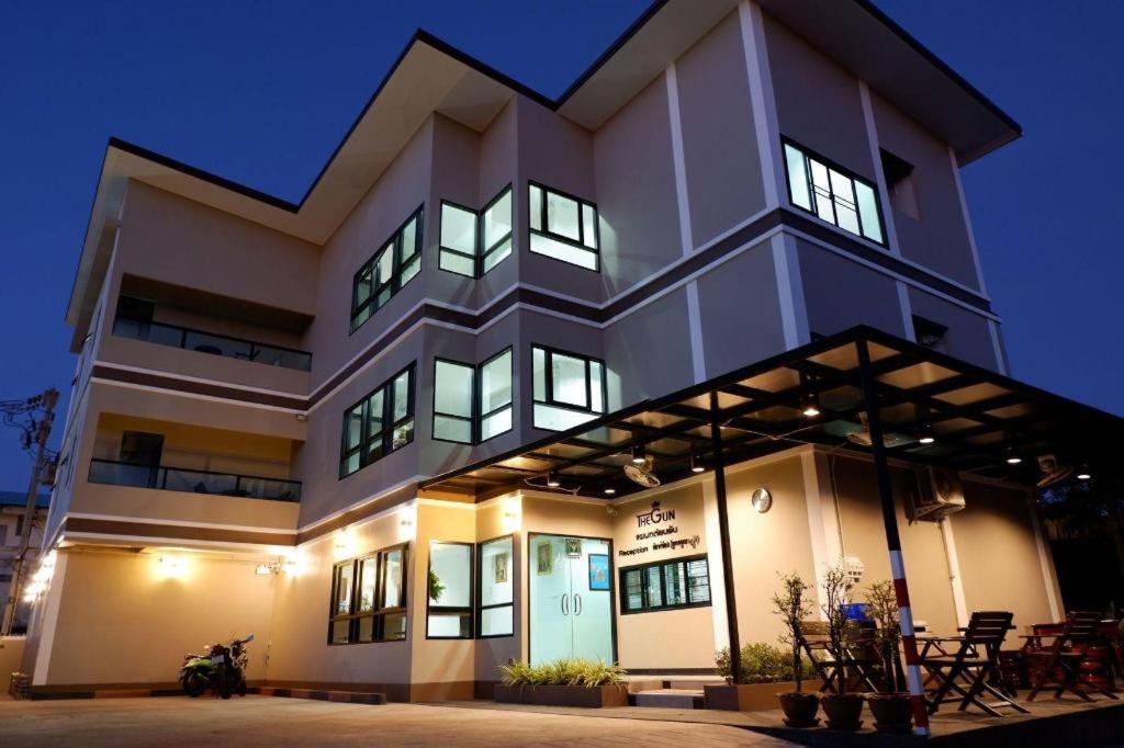 Thegun Hotel 2/56