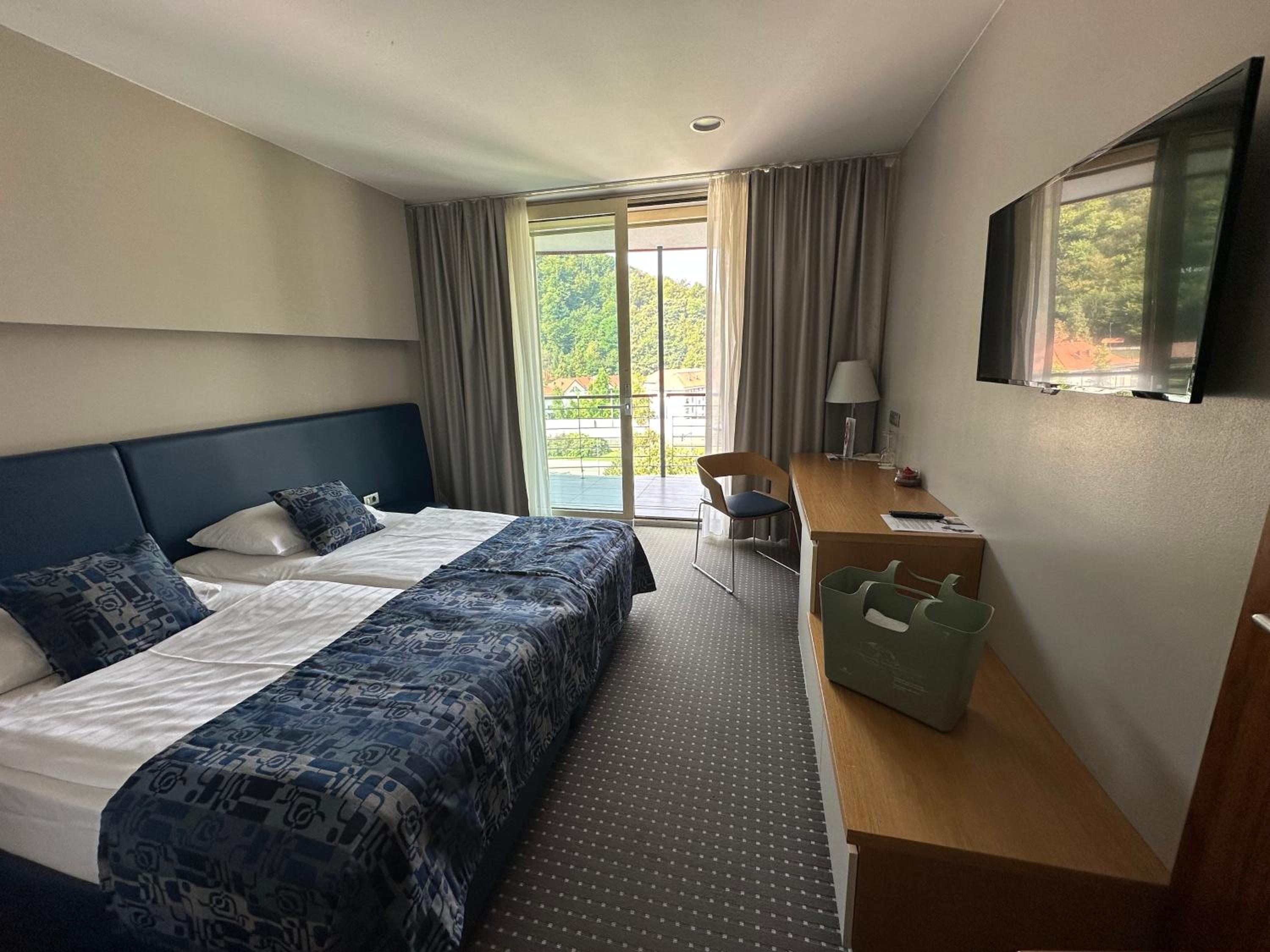 Room, Twin Beds, Balcony