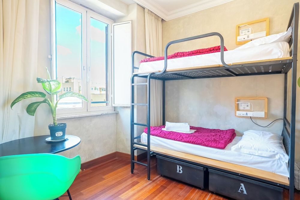 Female Dorm, 2 Beds