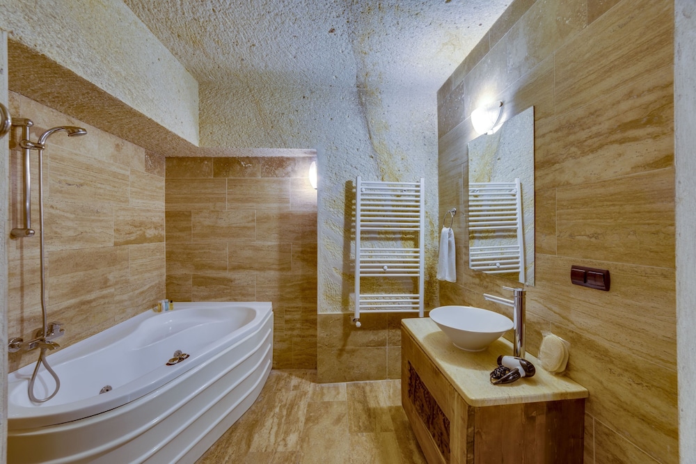 El Puente Cave Hotel 48/50