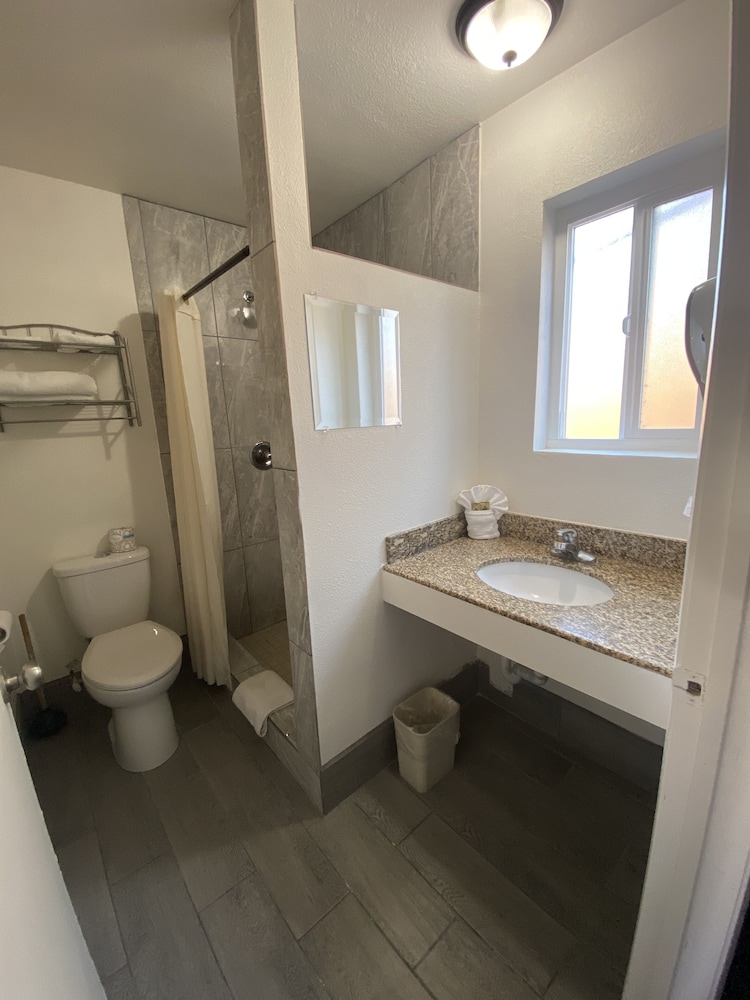 American Inn Grover Beach 22/56