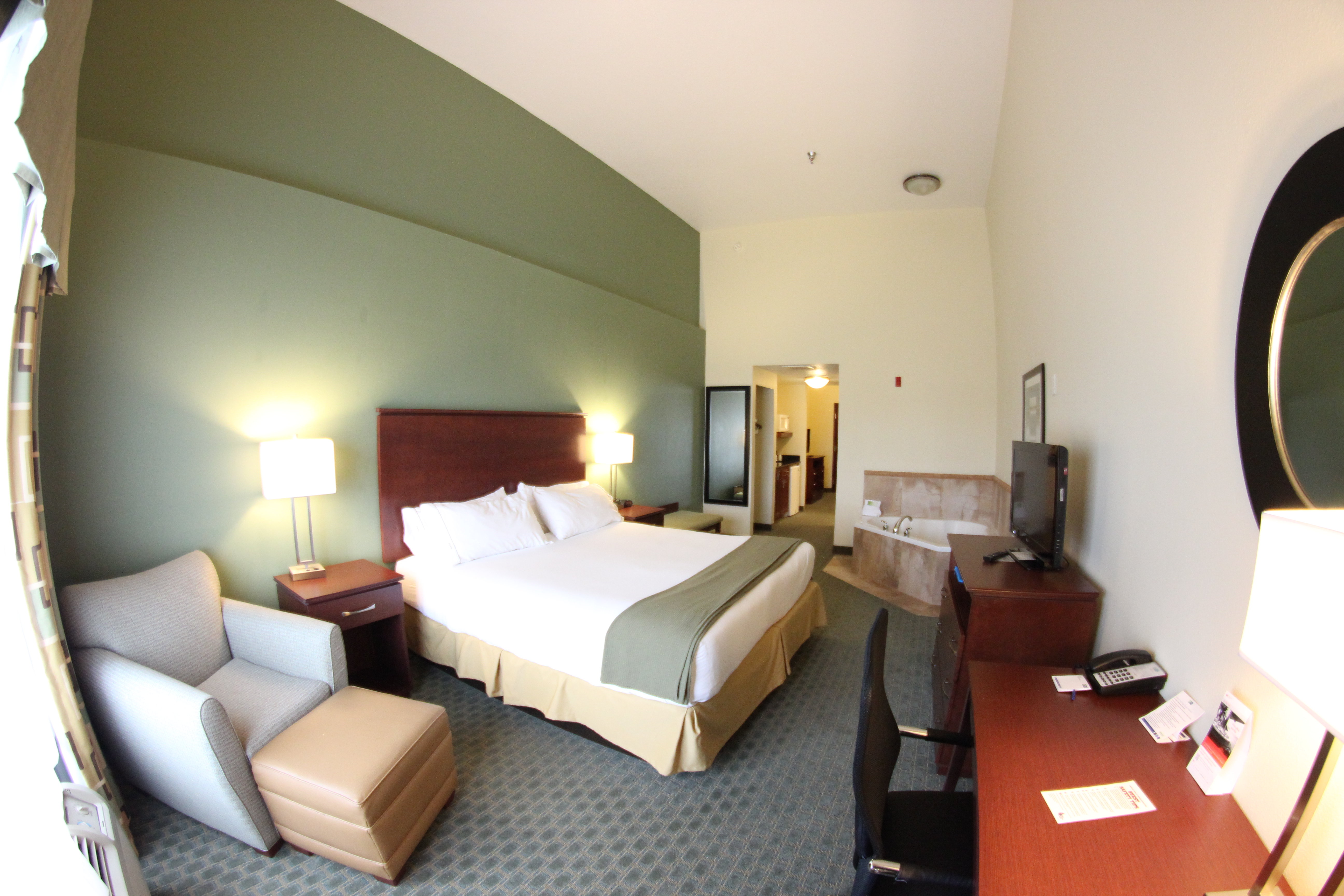 Holiday Inn Express and Suites Cocoa 16/50